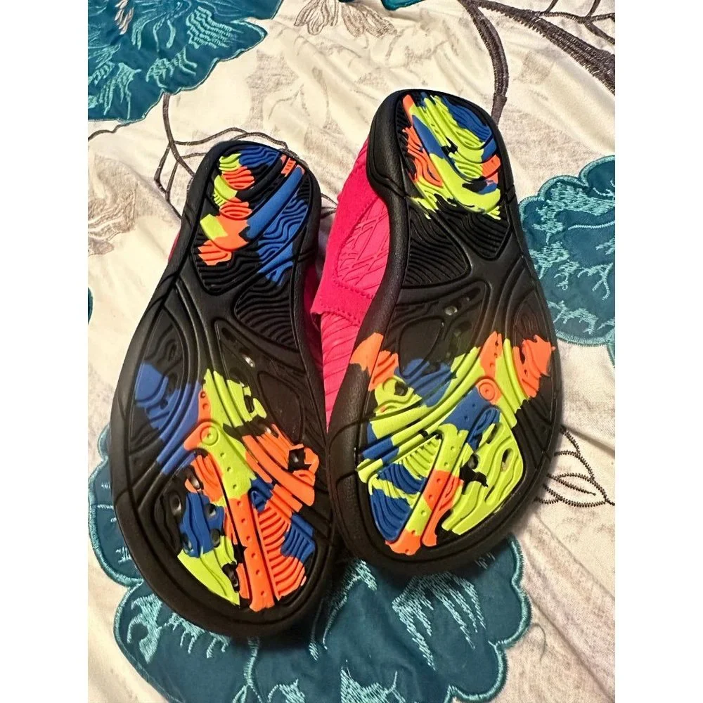 6 FOR $10 Girls water shoes size 30 never worn - Picture 2 of 3